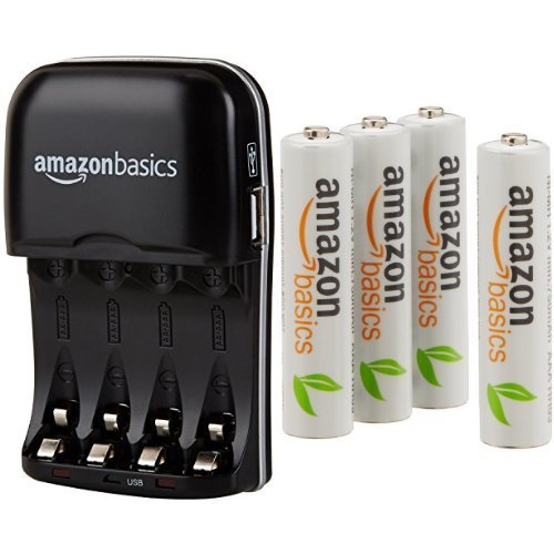 AmazonBasics Batterieladegerät für Ni-MH AA / AAA Akkus mit USB-Port und vorgeladene Ni-MH AAA-Akkus, 1.000 Zyklen, 4 Stck