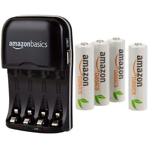 AmazonBasics Batterieladegerät für Ni-MH AA / AAA Akkus mit USB-Port und vorgeladene Ni-MH AA-Akkus, 1.000 Zyklen, 4 Stck